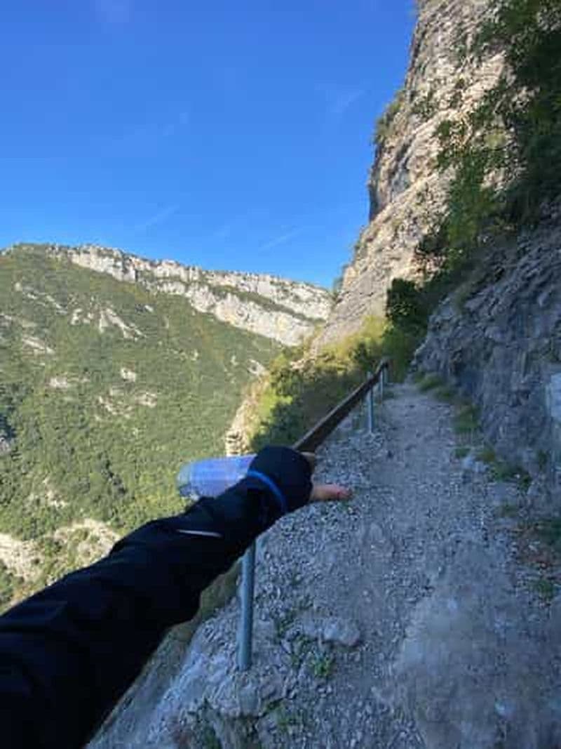 Billet Randonnée dans la grotte de Pellumbas et tyrolienne