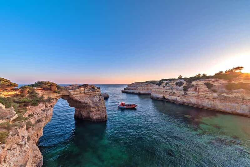 Billet Albufeira : Croisière au coucher du soleil dans la grotte de Benagil