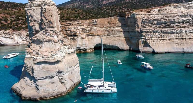 Billet Milos : Croisière en catamaran au coucher du soleil à Kleftiko avec repas et boissons