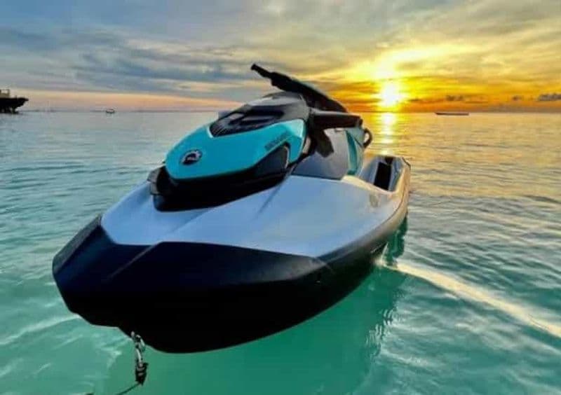 Billet Zanzibar : plage de Kiwengwa et aventure en jet ski.