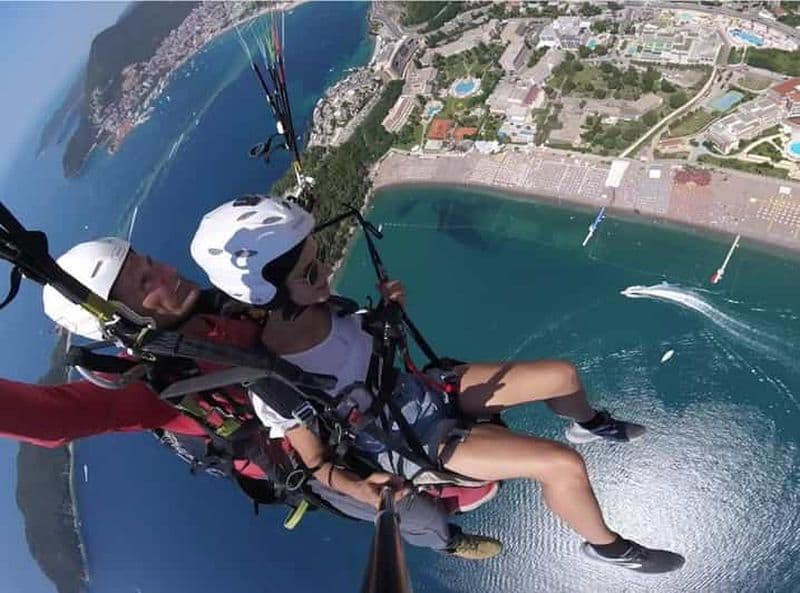 Billet Parapente en tandem à Budva avec des pilotes experts / Tout compris