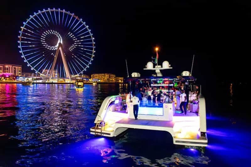 Billet Dubaï : soirée sur un yacht avec DJ, barbecue et open bar