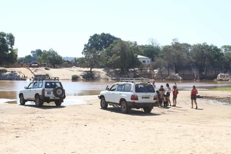 Billet Madagascar : Circuit personnalisable avec location de voiture à Antananarivo