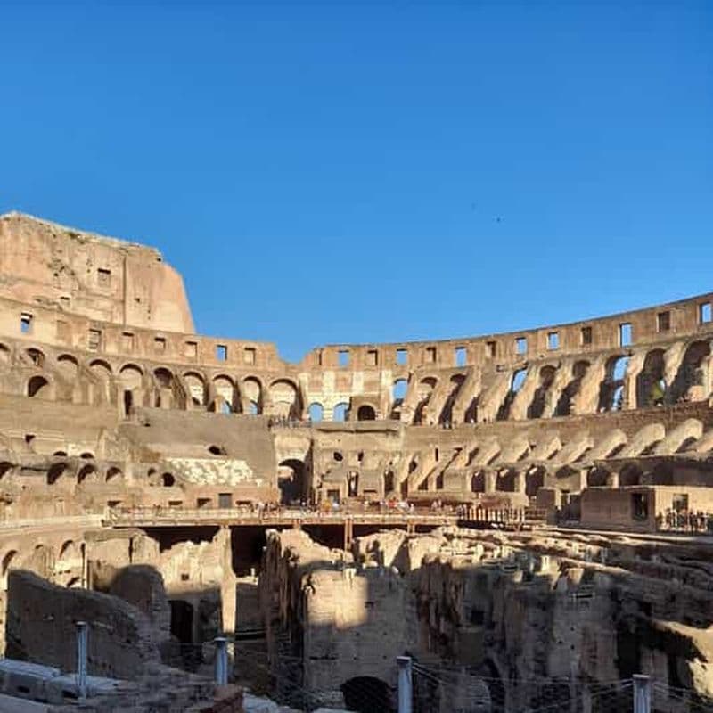 Billet Rome : visite guidée privée du Colisée avec accès à l'arène