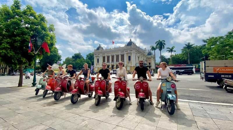 Billet Visite de la ville de Hanoi en Vespa vintage
