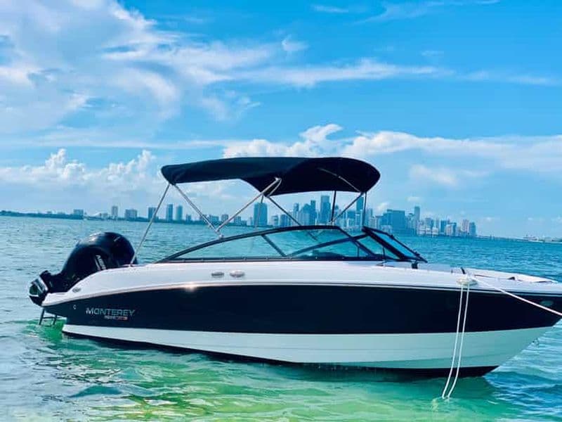 Billet Location de bateau avec capitaine à Miami Beach - jusqu'à 6 personnes