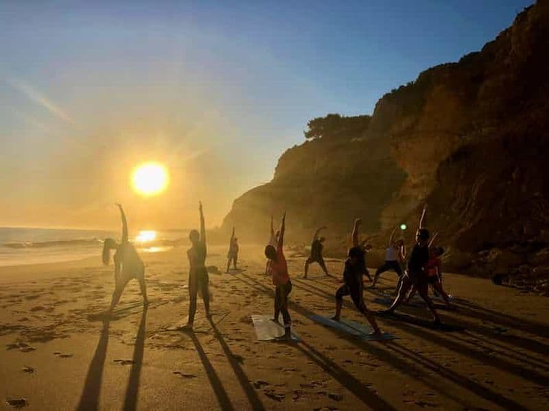 Billet Yoga au coucher du soleil sur la belle plage de Lagos par el Sol Lifestyle