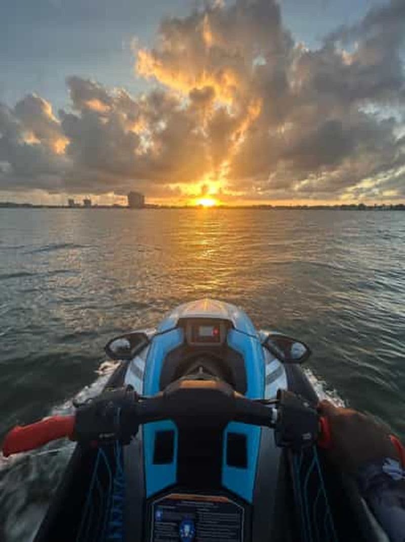 Billet Miami : Location de jet-ski dans la baie de Biscayne et tour en bateau gratuit