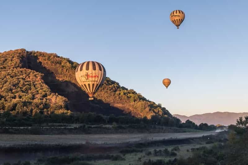 Billet Vol en montgolfière dans la Garrotxa avec transfert depuis Barcelone