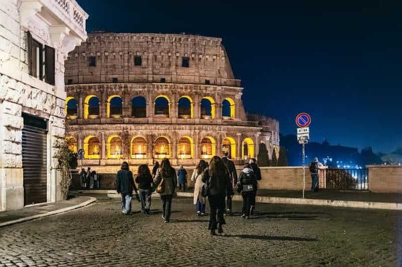 Billet Rome : visite à pied au clair de lune des temps forts de la ville en petit groupe