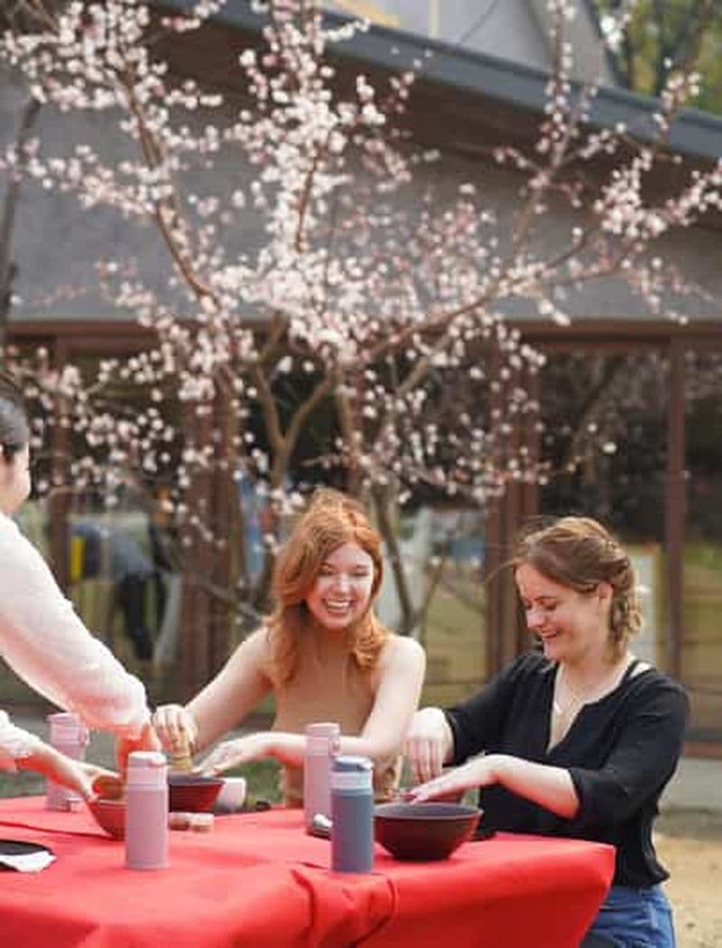Billet Tokyo : cérémonie du matcha et cerisiers en fleurs dans le parc Yoyogi