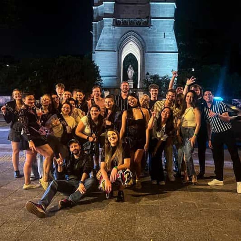 Billet Paris : Visite guidée des pubs du centre ville avec shots et entrée dans les clubs