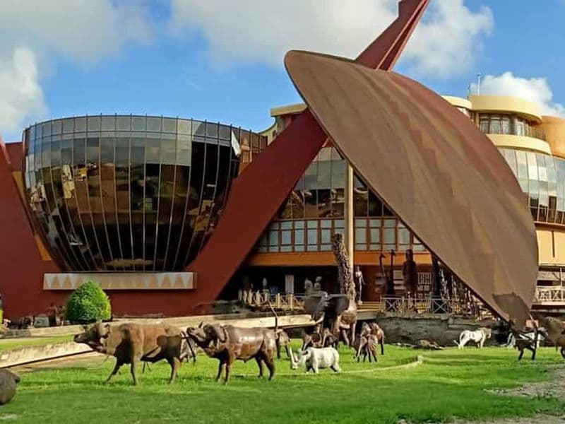 Billet Arusha : visite de la ville avec canoë sur le lac Duluti