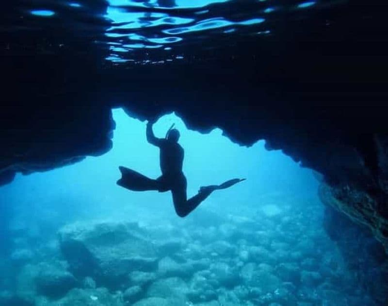 Billet São Jorge : Excursion en bateau avec plongée en apnée (2 heures)
