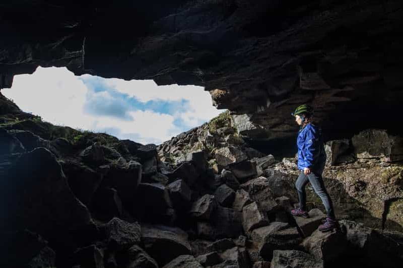 Billet Grotte de Leidarendi : Spéléologie en tunnel de lave depuis Reykjavik