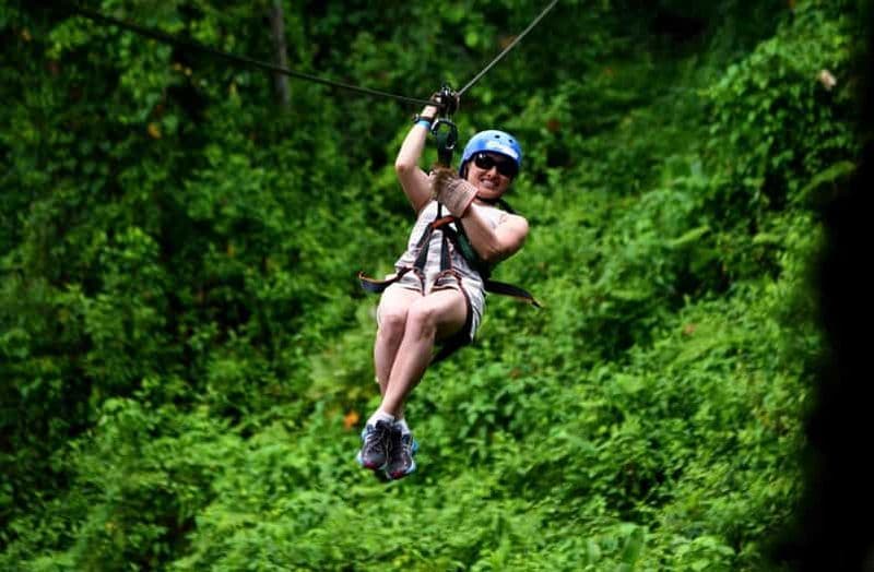 Billet San José : volcan Arenal, sources chaudes et tyrolienne avec repas