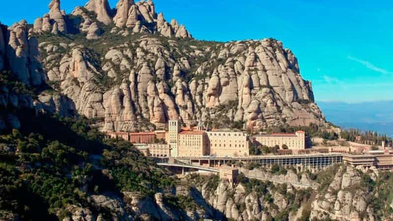 Billet Barcelone : Expérience de la voile et visite de Montserrat