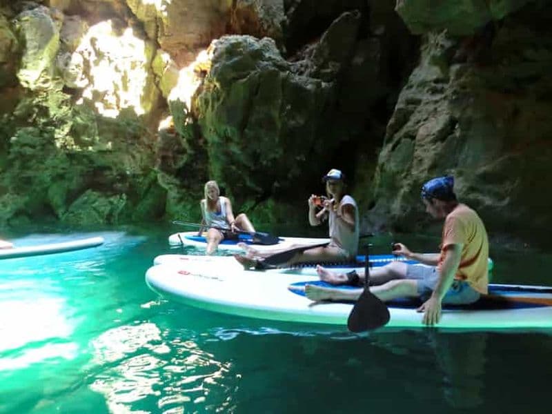 Billet Algarve : excursion en stand up paddle avec plongée en apnée dans les grottes d'Ingrina