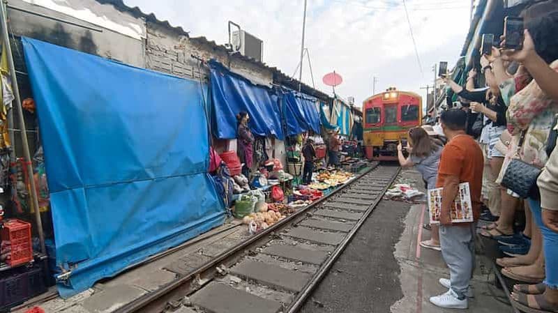 Billet Bangkok : chemin de fer de Maeklong et marchés flottants de Damnoen Saduak