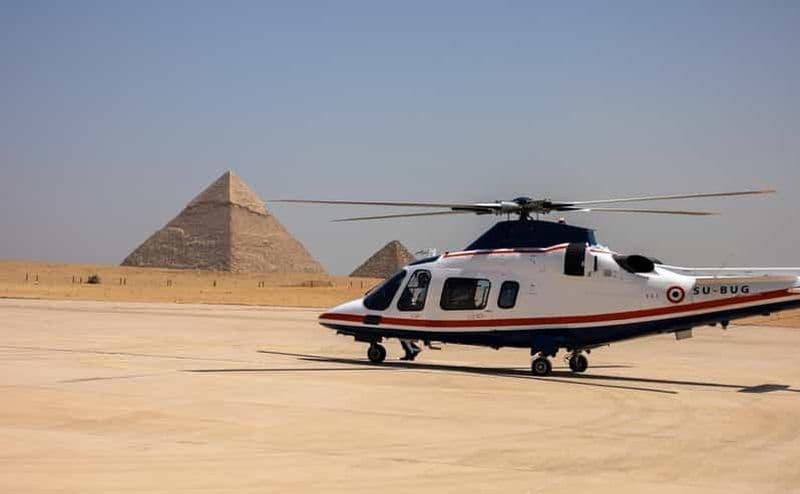 Billet Le Caire : visite privée de la ville en hélicoptère avec atterrissage près des pyramides
