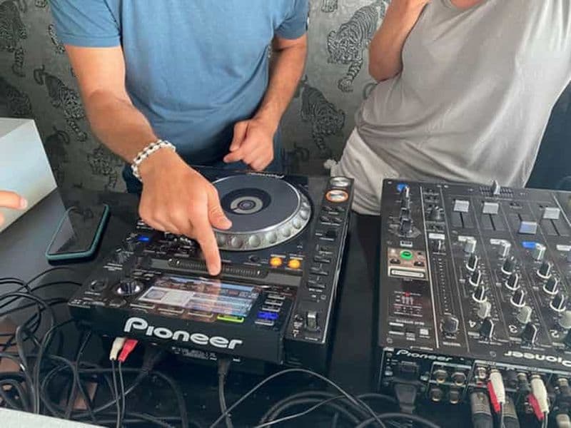 Billet Cours de DJ à Ibiza, coucher de soleil et soirée au Café del Mar