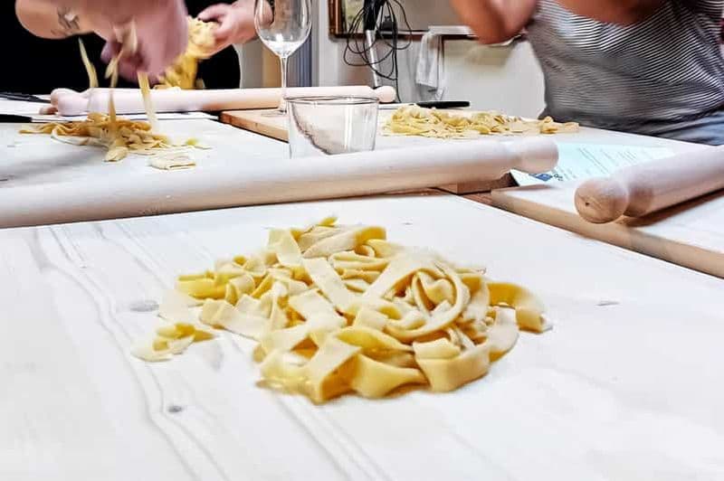 Billet San Gimignano : cours de cuisine "Les mains dans la pâte" avec déjeuner