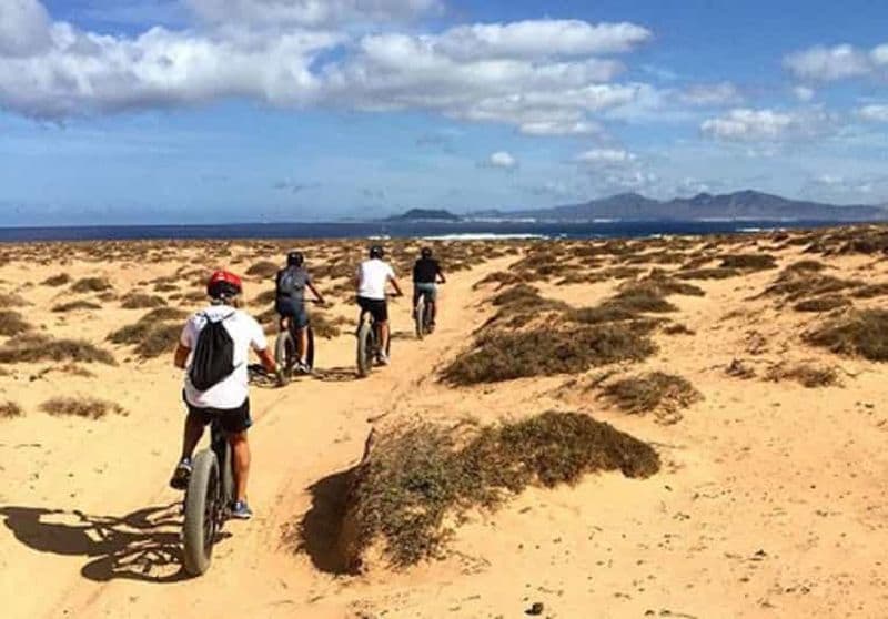 Billet Depuis Corralejo : visite guidée de Fuerteventura en vélo électrique ou en trottinette électrique