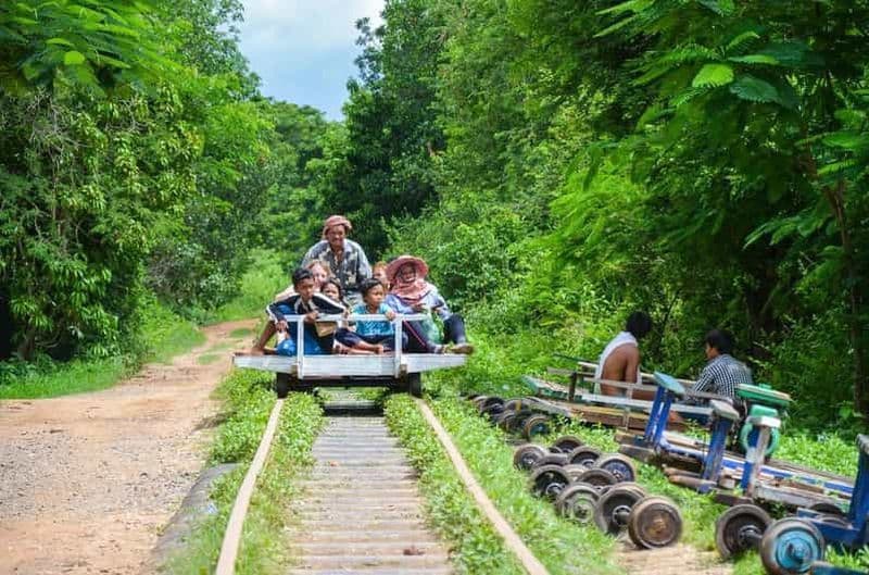 Billet Battambang : Visite des temples et des grottes de chauve-souris avec promenade en train de bambou