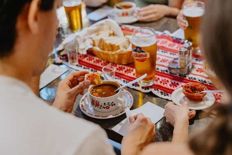 Billet Budapest : visite culinaire du marché à la taverne (14+ dégustations et vins)