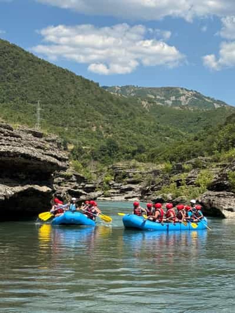 Billet Permet : excursion de rafting avec saut de falaise et bains thermaux