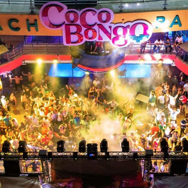 Billet Cancún : fête du Nouvel An 2026 à la plage, Coco Bongo, open bar et nourriture