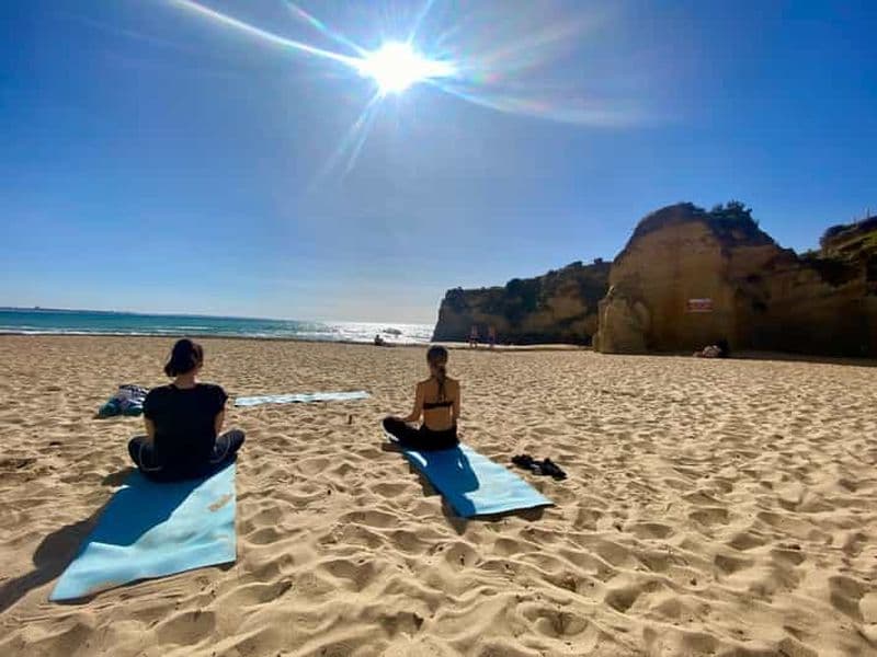 Billet Yoga matinal sur la plage à Portimão par el Sol Lifestyle