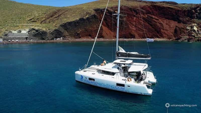 Billet Santorin : Croisière au coucher du soleil avec arrêts baignade, dîner et boissons