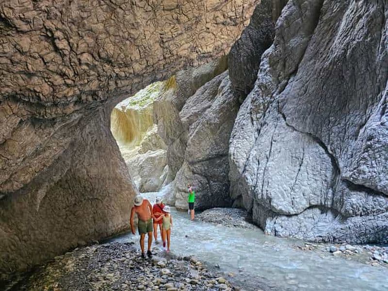 Billet Tirana/Durres/Golem : excursion d'une journée au canyon de Holta et au lac Banja