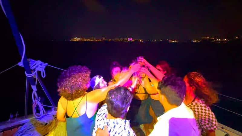 Billet Cancun : Bateau de fête LGBT, open bar et snacks