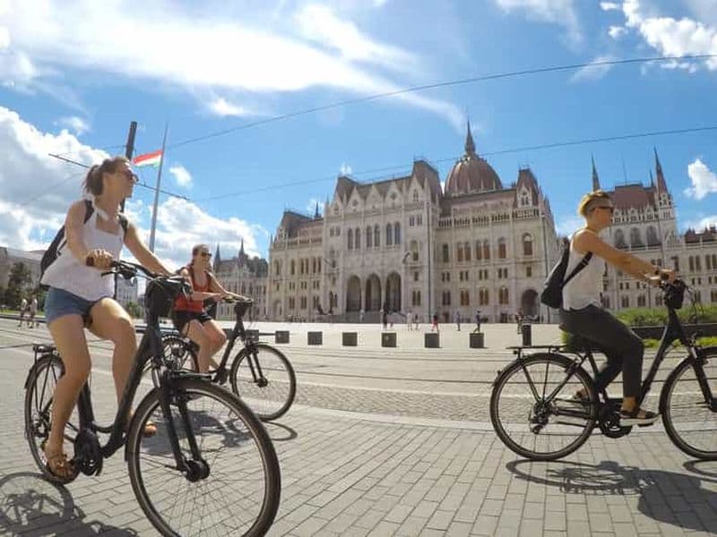Billet Budapest : visite guidée à vélo et à vélo électrique avec goulasch