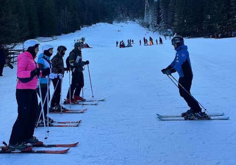 Billet Brasov : Excursion d'une journée avec cours de ski pour tous les âges et tous les niveaux