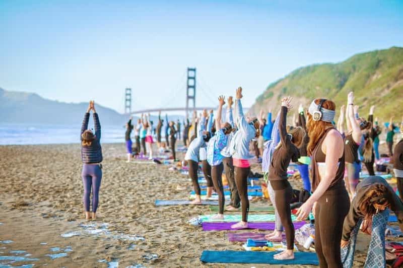 Billet San Francisco : Silent Disco Yoga à Baker Beach