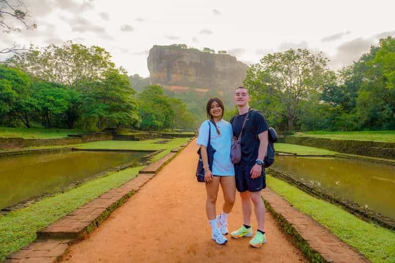 Billet Sigiriya : randonnée au rocher du lion et visite d'une journée au safari de Minneriya