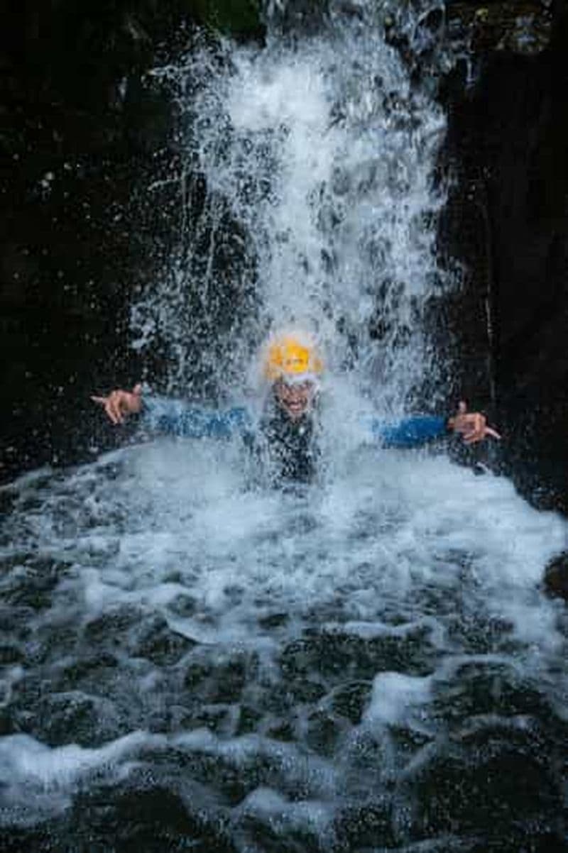 Billet Queenstown : aventure de canyoning d'une demi-journée dans la vallée de Gibbston