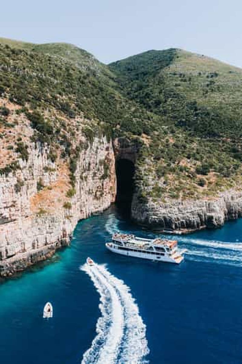 Billet Depuis Tirana/Durres/Golem : croisière quotidienne à Sazan et Karaburun