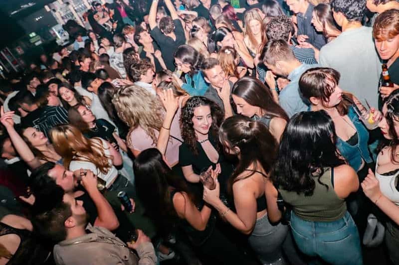 Billet Madrid : tournée des bars avec boissons et entrée gratuite en boîte de nuit