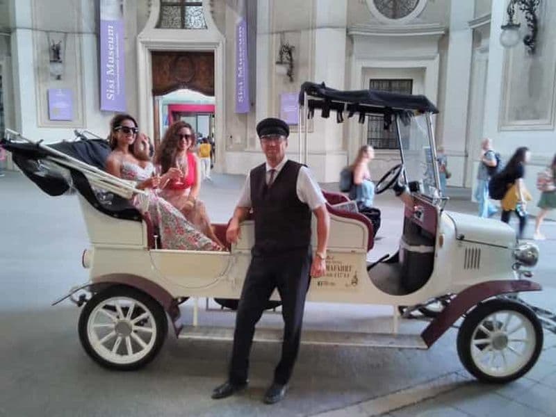 Billet Visite touristique en voiture électrique de collection (jusqu'à 5 personnes)