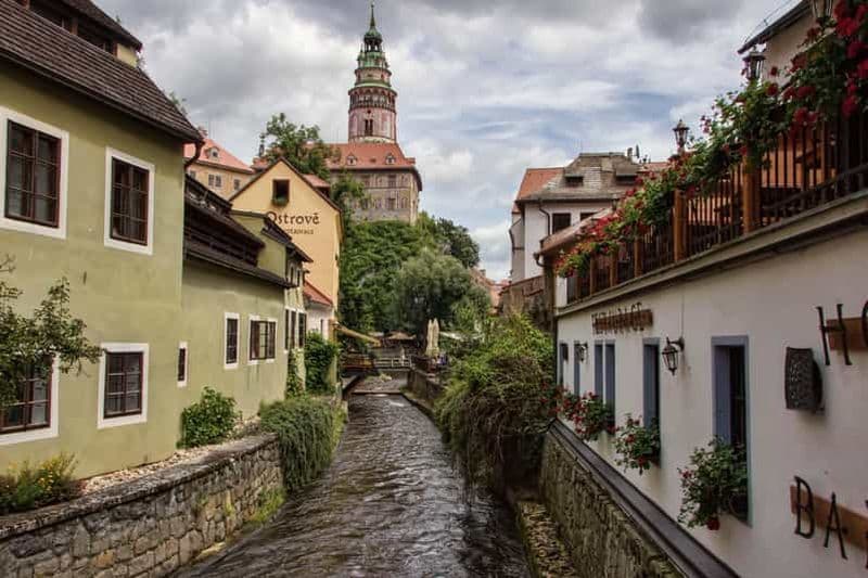 Billet Au départ de Prague : visite privée de luxe de Český Krumlov avec déjeuner