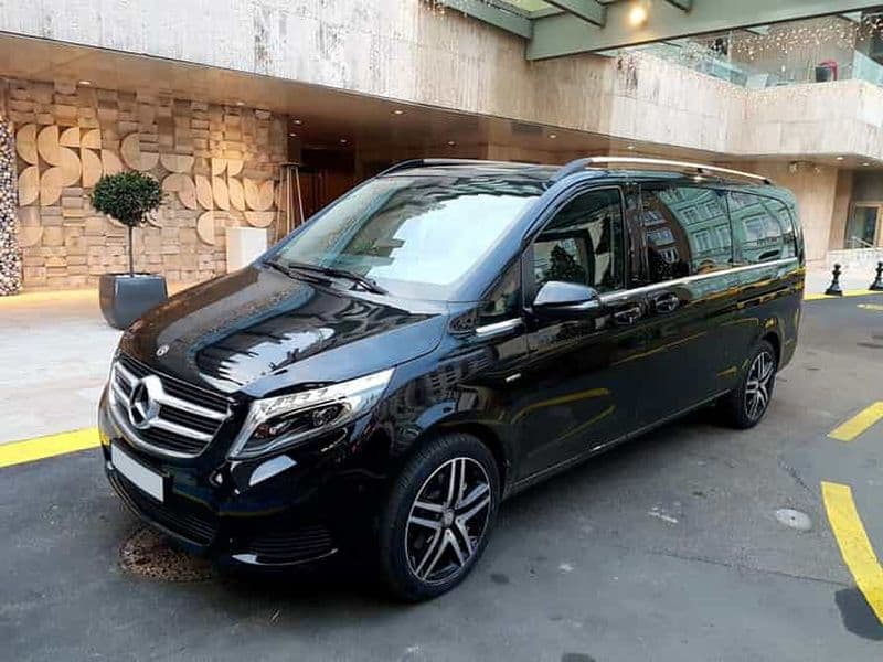 Billet Budapest : MB V Class 1-Way Private Luxury Airport Transfer (transfert privé aller simple)