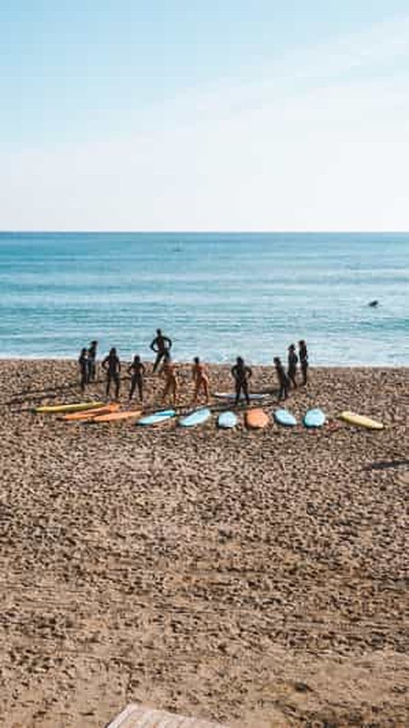 Billet Barcelone : cours de surf de 2 heures sur la plage de Barceloneta