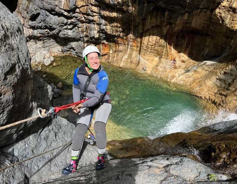 Billet Réunion: Canyoning de Bras Rouge à Cilaos - Ludique, Aquatique & Géologique