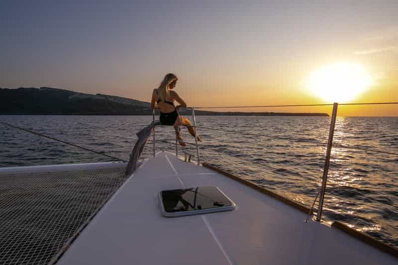 Billet Santorin : croisière de luxe en catamaran avec repas et open bar