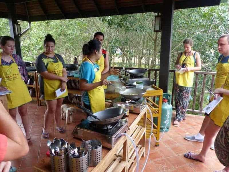 Billet Koh Lanta : Cours du soir à l'école de cuisine thaïlandaise de Lanta
