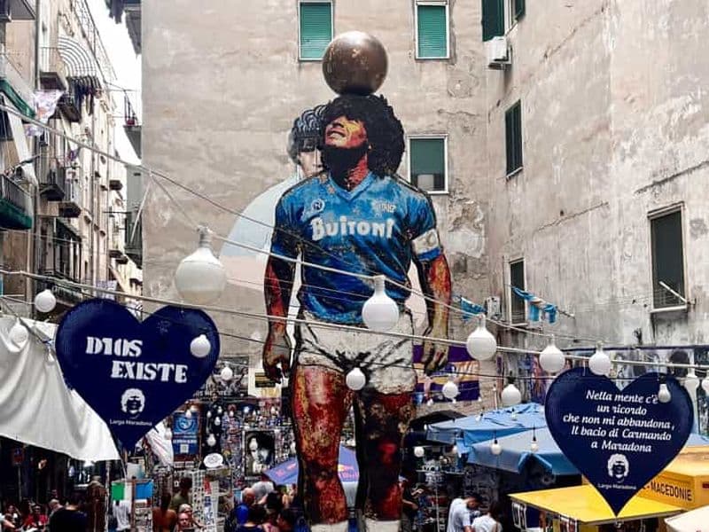 Billet Naples : visite guidée sur le thème du football, incluant le stade et la fresque de Maradona
